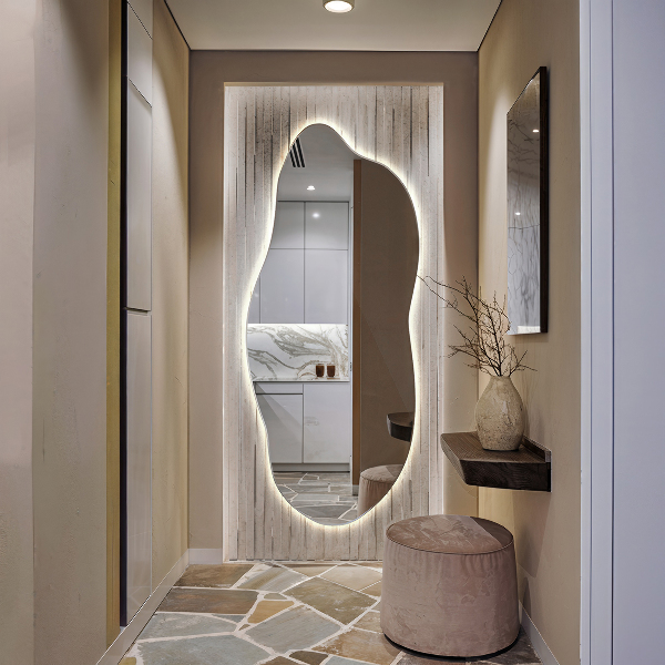 Nepravidelné zrcadlo s led osvětlením 35x80 cm