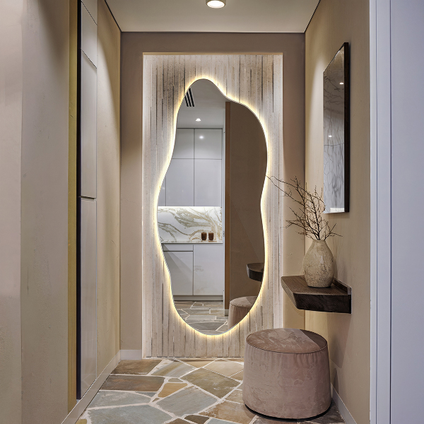 Nepravidelné zrcadlo s led osvětlením 45x100 cm