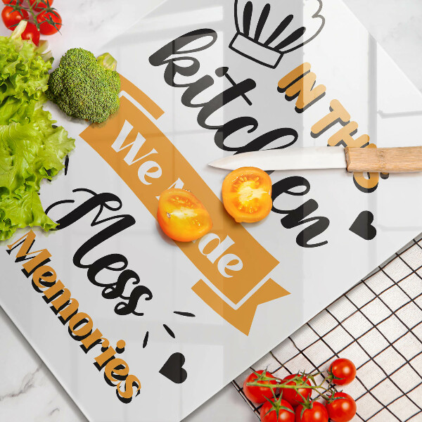 Skleněné krájecí prkénko In this kitchen we made mess and memories