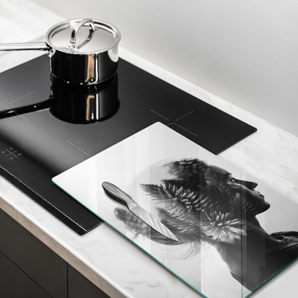 Skleněná krájecí deska Žena a les