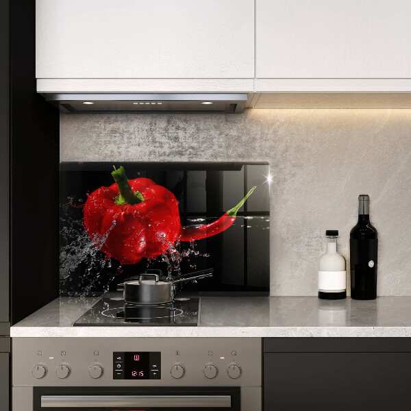 Skleněná deska do kuchyně Červené papriky ve vodě