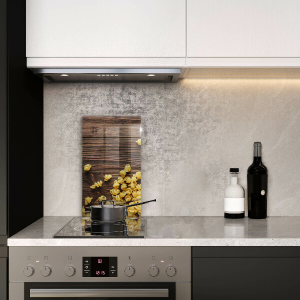 Kryt na varnou desku Těstoviny na stole