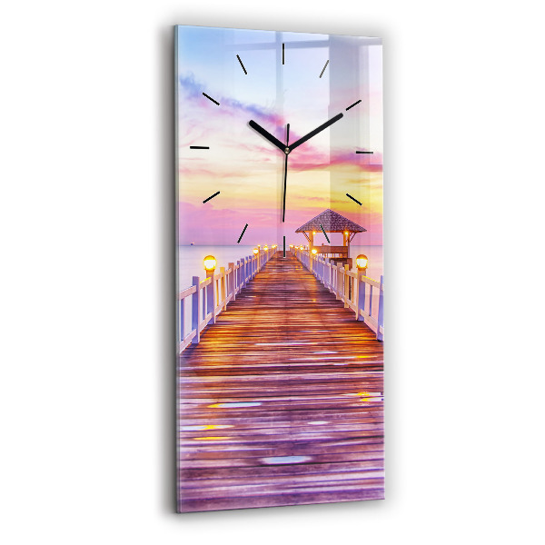 Vertikální skleněné hodiny Most v přístavu večer