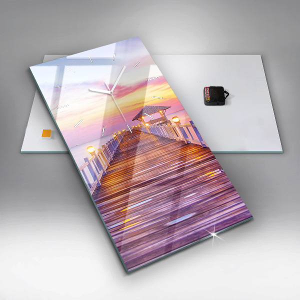 Vertikální skleněné hodiny Most v přístavu večer