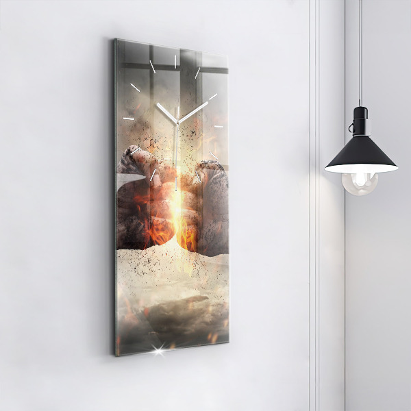 Vertikální skleněné hodiny Síla pěstí