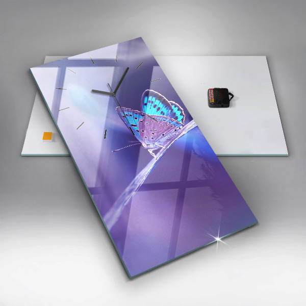 Vertikální skleněné hodiny Motýl na trávě