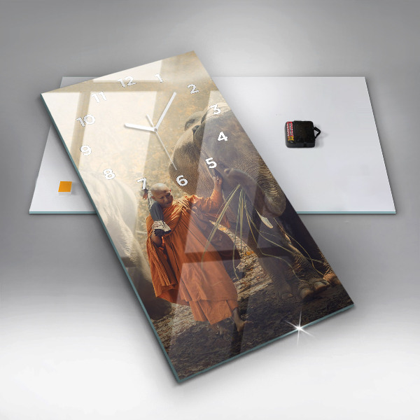 Vertikální nástěnné hodiny Mnich vedoucí slony