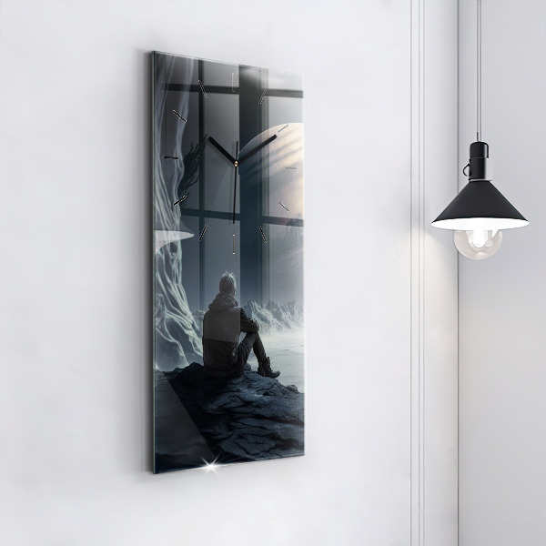 Vertikální skleněné hodiny Muž na měsíčním pozadí