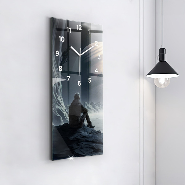 Vertikální skleněné hodiny Muž na měsíčním pozadí
