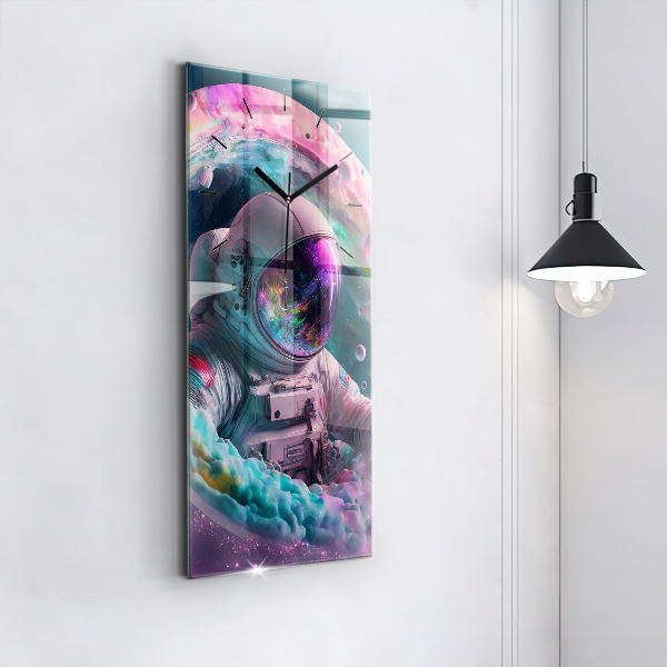 Vertikální skleněné hodiny Kosmonaut a barevné mraky