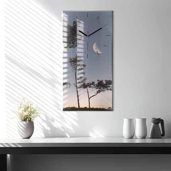 Vertikální nástěnné hodiny Půlměsíc a stromy