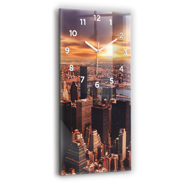 Vertikální nástěnné hodiny Panorama města na západ
