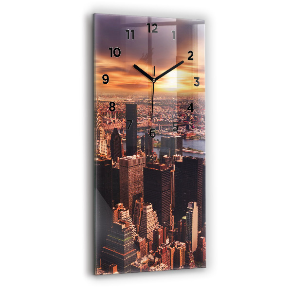 Vertikální nástěnné hodiny Panorama města na západ