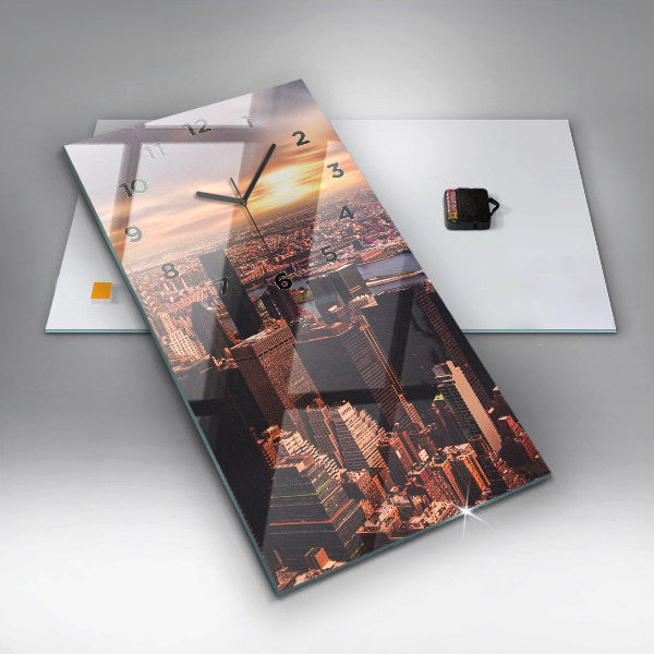 Vertikální nástěnné hodiny Panorama města na západ