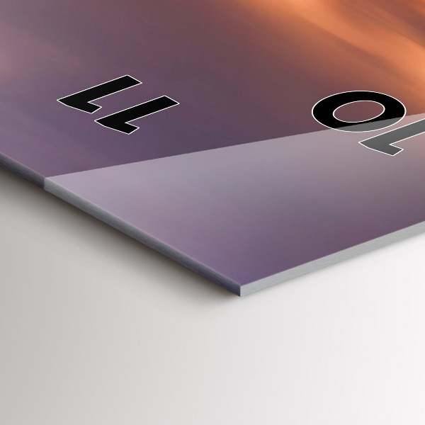 Vertikální nástěnné hodiny Panorama města na západ