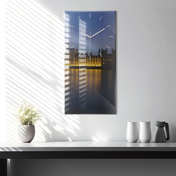 Vertikální nástěnné hodiny Winchesterský palác v Londýně