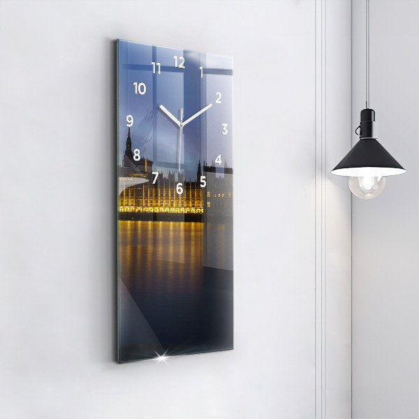 Vertikální nástěnné hodiny Winchesterský palác v Londýně