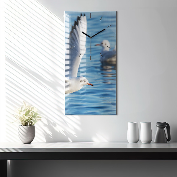 Vertikální skleněné hodiny Racci v Gdyni