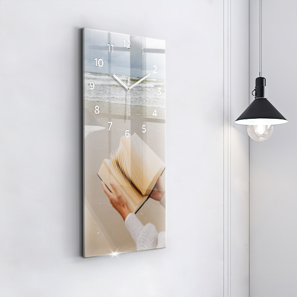 Vertikální nástěnné hodiny Chvíle s knihou