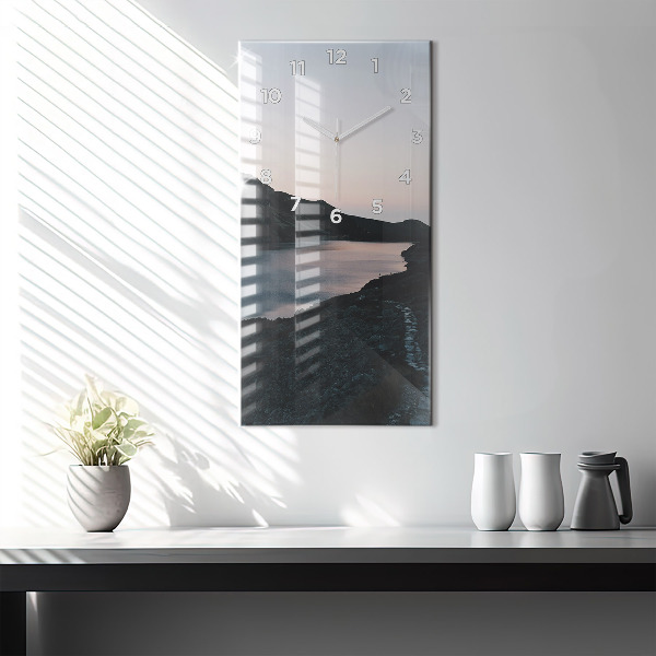 Vertikální nástěnné hodiny Jezero a hory