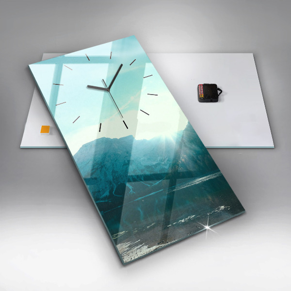 Vertikální nástěnné hodiny Hora a řeka v Polsku