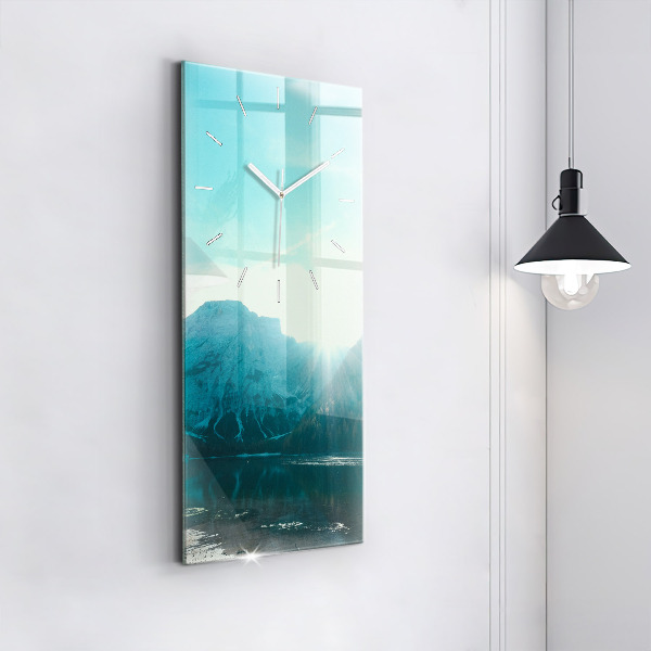 Vertikální nástěnné hodiny Hora a řeka v Polsku