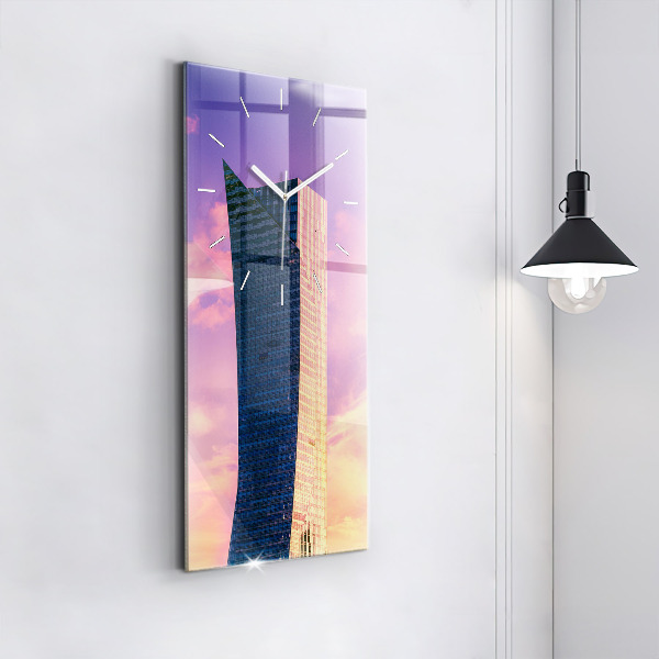 Vertikální nástěnné hodiny Mrakodrap ve Varšavě