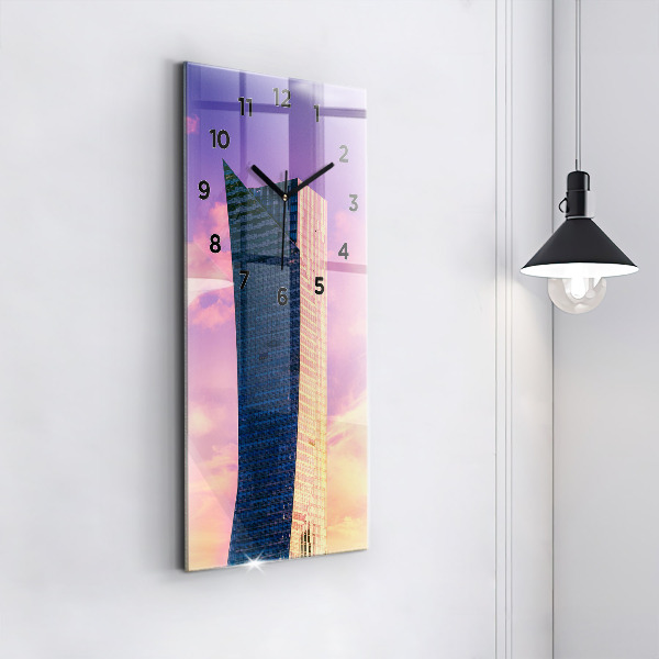 Vertikální nástěnné hodiny Mrakodrap ve Varšavě