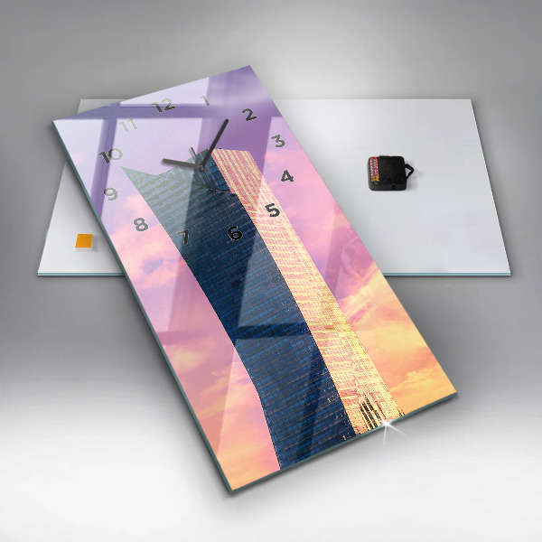 Vertikální nástěnné hodiny Mrakodrap ve Varšavě