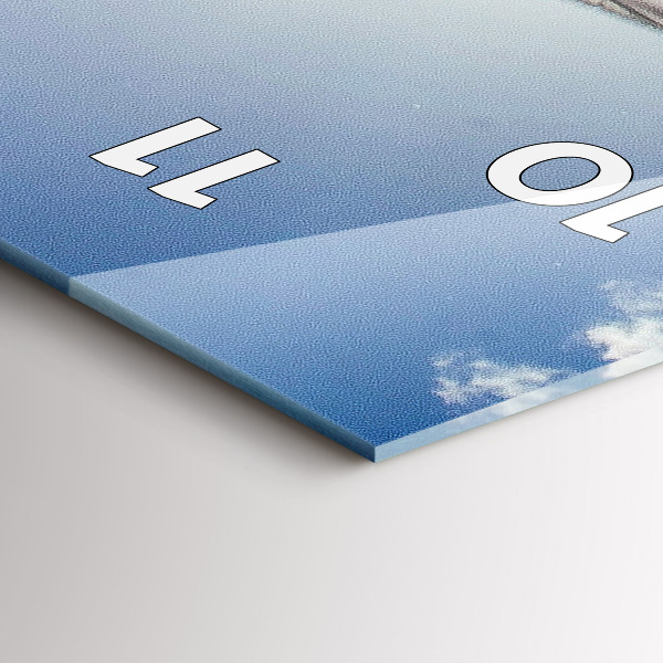 Vertikální nástěnné hodiny Polská vlajka na pozadí oblohy