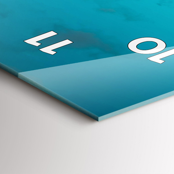 Vertikální nástěnné hodiny Žena na silnici