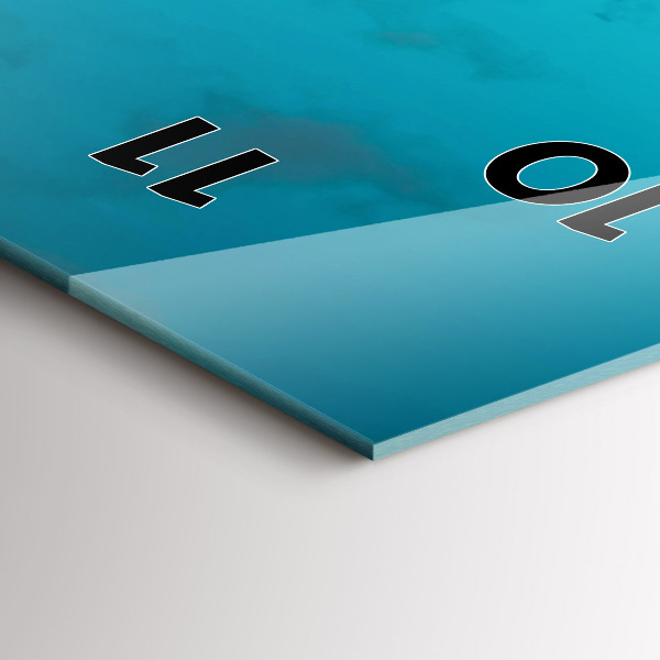 Vertikální nástěnné hodiny Žena na silnici