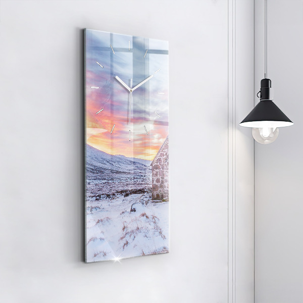 Vertikální nástěnné hodiny Chata v horách