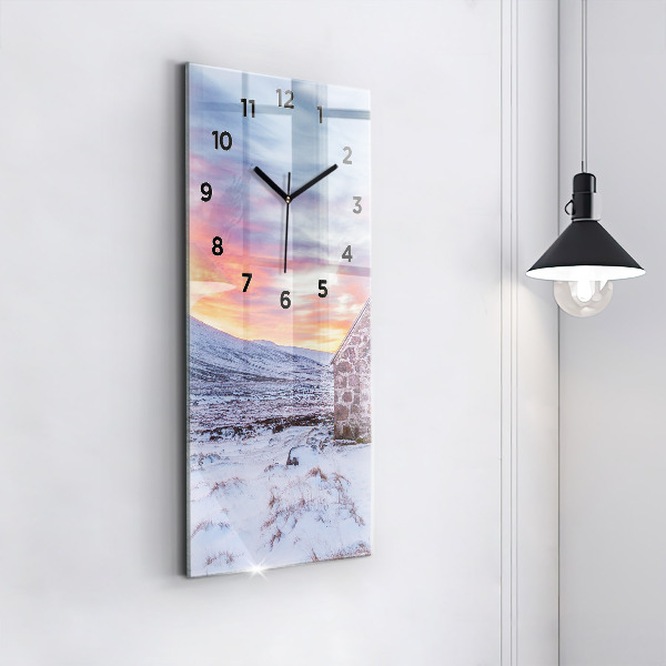 Vertikální nástěnné hodiny Chata v horách