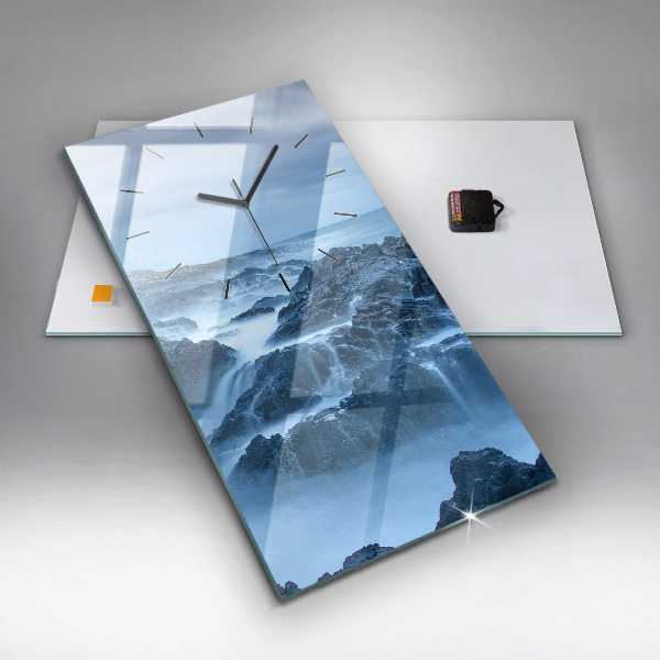 Vertikální nástěnné hodiny Maják