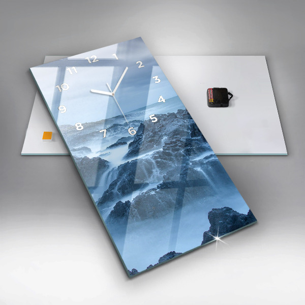 Vertikální nástěnné hodiny Maják