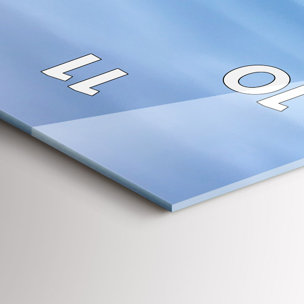 Vertikální nástěnné hodiny Maják