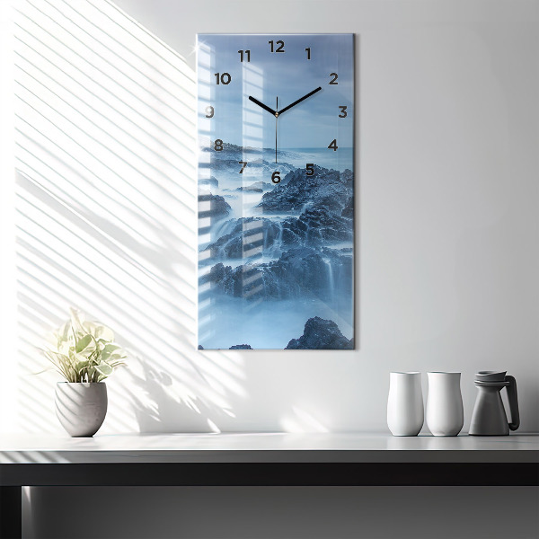 Vertikální nástěnné hodiny Maják