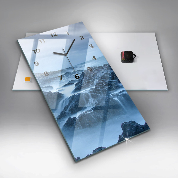 Vertikální nástěnné hodiny Maják