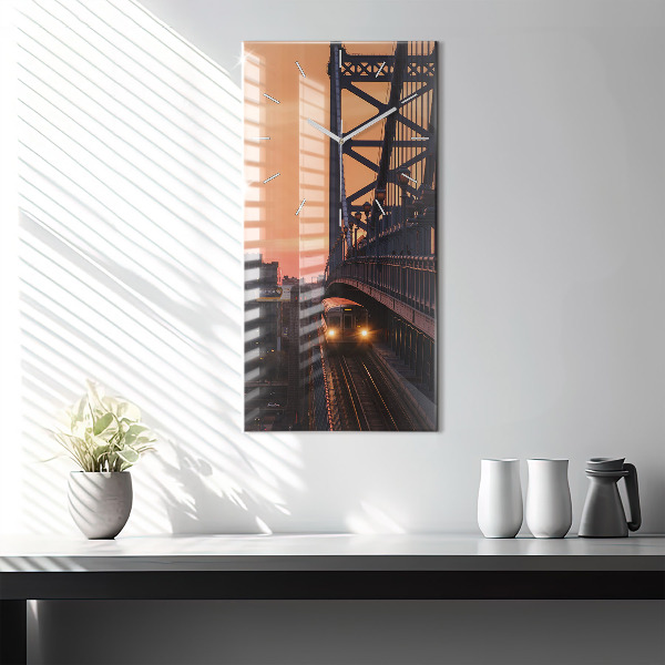 Vertikální nástěnné hodiny Most Benjamina Franklina