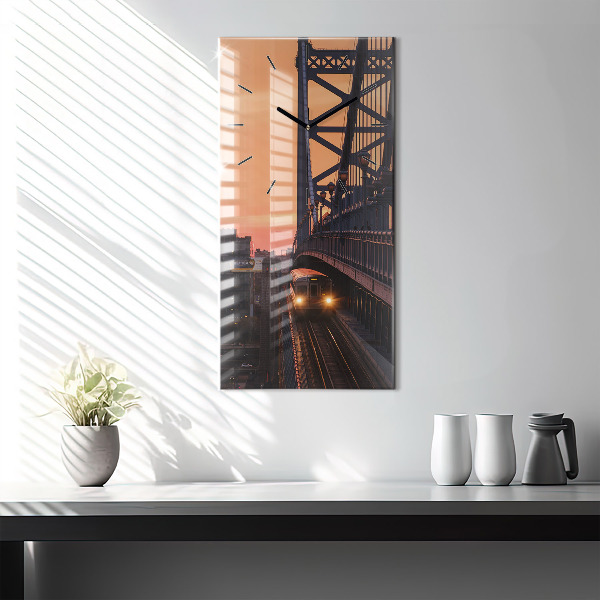 Vertikální nástěnné hodiny Most Benjamina Franklina