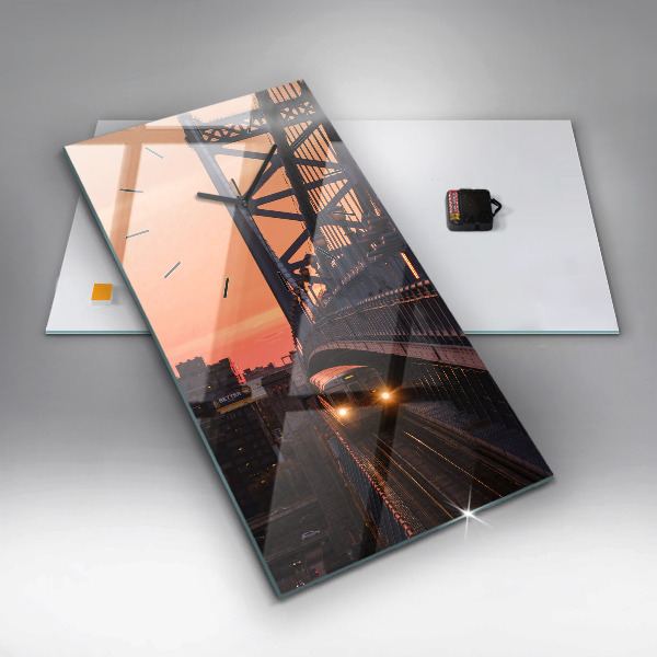 Vertikální nástěnné hodiny Most Benjamina Franklina