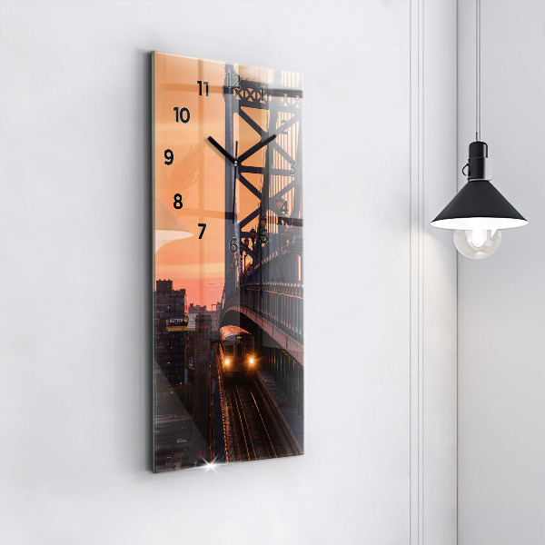 Vertikální nástěnné hodiny Most Benjamina Franklina