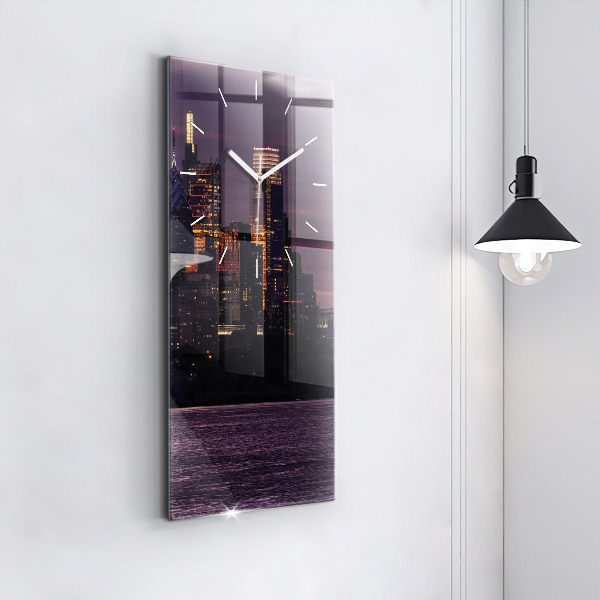 Vertikální nástěnné hodiny Panorama města Filadelfie