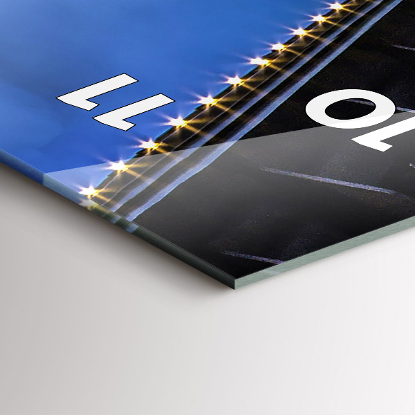 Vertikální nástěnné hodiny Skalnaté pobřeží pod mostem