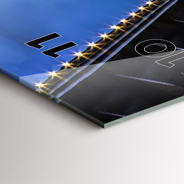 Vertikální nástěnné hodiny Skalnaté pobřeží pod mostem