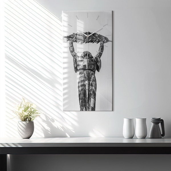 Vertikální nástěnné hodiny Socha Svobody v Budapešti