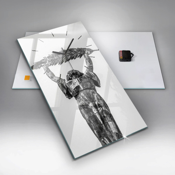 Vertikální nástěnné hodiny Socha Svobody v Budapešti