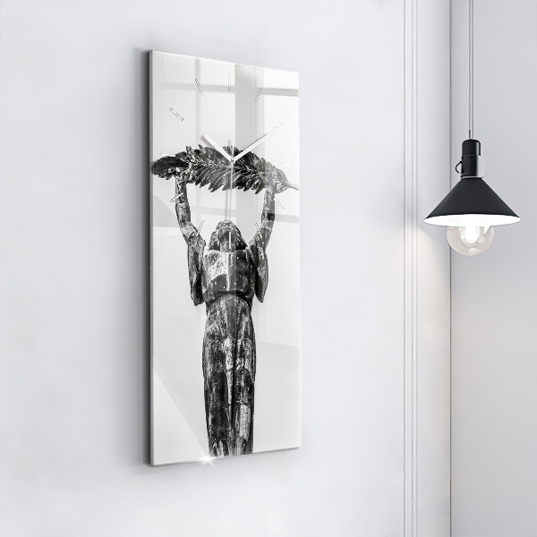 Vertikální nástěnné hodiny Socha Svobody v Budapešti