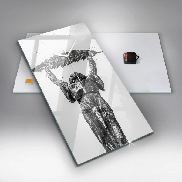 Vertikální nástěnné hodiny Socha Svobody v Budapešti